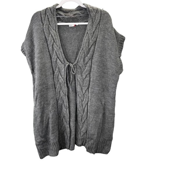 NKD Outfit Classic Cable Knit Cardigan Sweater 46 US L XL Gray Sleeveless NWOT - Picture 1 of 5